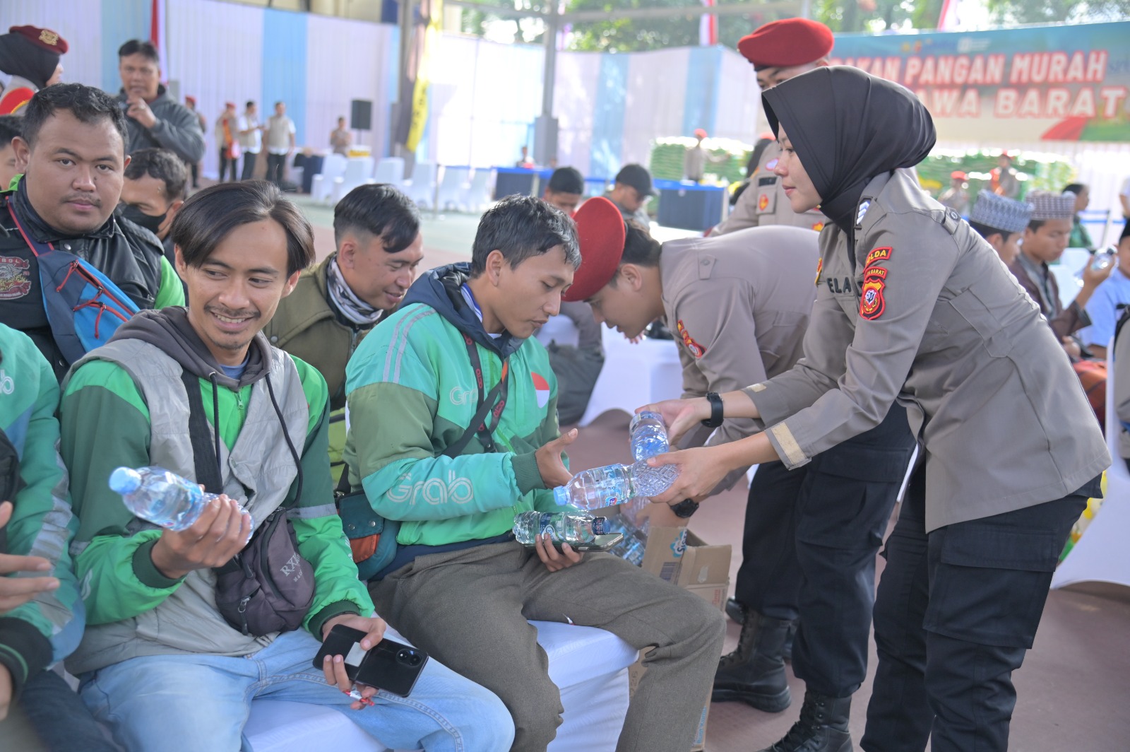 0b53b3dc-42df-4442-89a9-c8acd3bf49d9